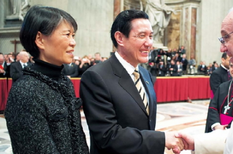 Hand in hand: Viable diplomacy builds links around the world