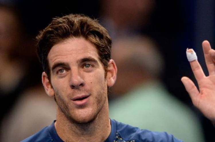 Del Potro robbed of rosary blessed by pope