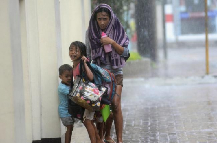 필리핀 강타 슈퍼태풍 '하이옌'에 최소 100여명 사망