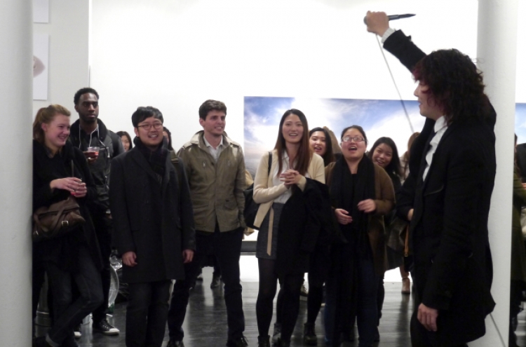 Singer opens Dokdo Art Show in New York