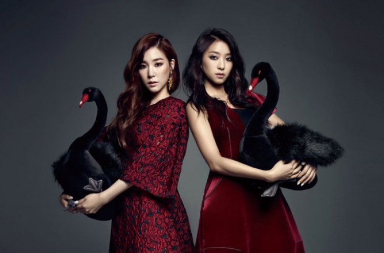 [Photo News] K-pop idols Tiffany and Bora appear on Harper’s Bazaar magazine