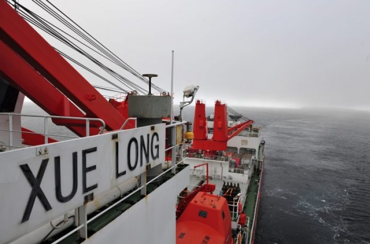 Trapped ships escape from Antarctic ice
