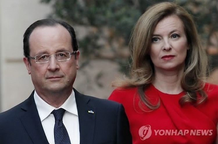 French President Hollande splits with partner after scandal