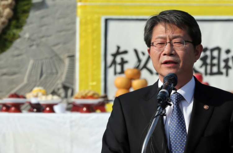 Minister urges N.K. to hold reunions unconditionally