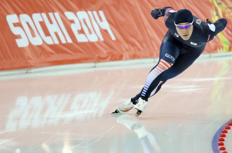 Speed skater Mo Tae-bum in fourth after first race in men's 500m