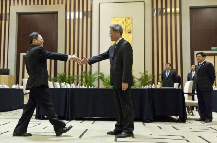 China, Taiwan hold historic talks