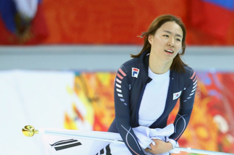 Speed skater Lee Sang-hwa wins gold in women's 500m