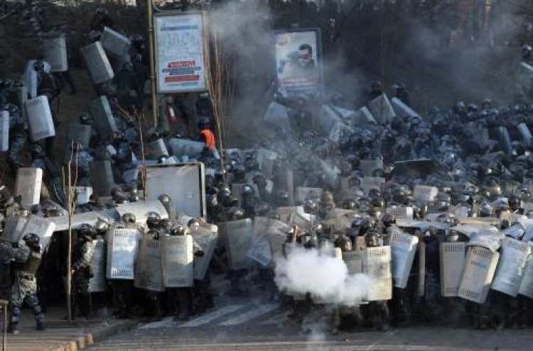 Police, protesters wage ‘war’ in Kiev clashes
