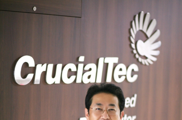 Bezel-free smartphones on horizon: CrucialTec CEO