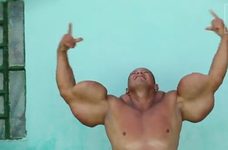 Brazilian bodybuilder admits his 29-inch biceps fake