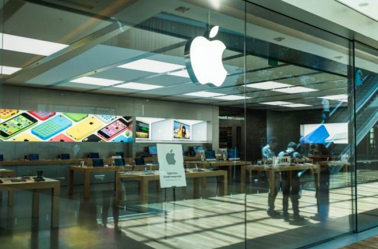 Cash abroad rises $206b as Apple to IBM avoid taxes