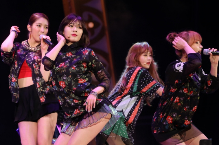 Short skirts and new beats: 4minute makes return with ‘4minute World’