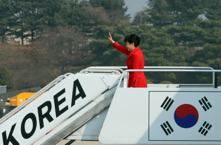 Korea, China to hold summit on Monday