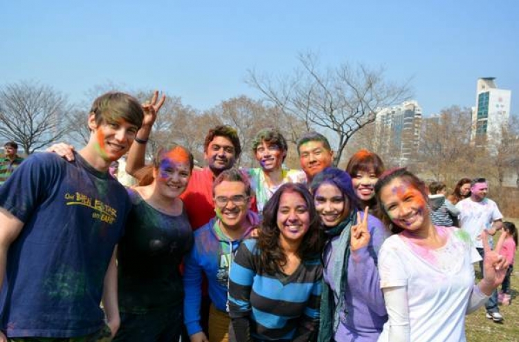 Indians in Korea celebrate Holi