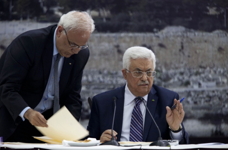 Israeli, Palestinian moves threaten to derail U.S. efforts