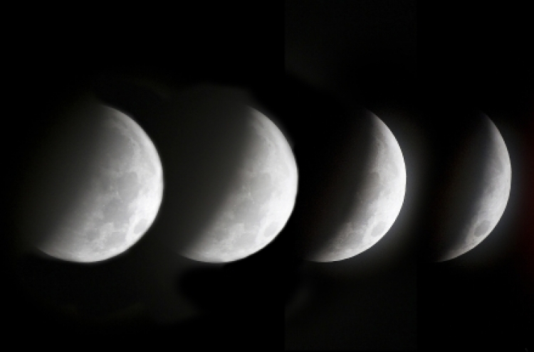 Americas get front-row seat for lunar eclipse