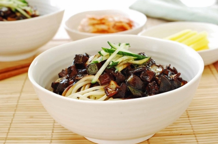 Jajangmyeon (noodles in black bean sauce)