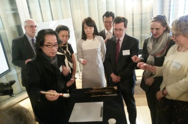 Ambassadors learn Korean art of calligraphy