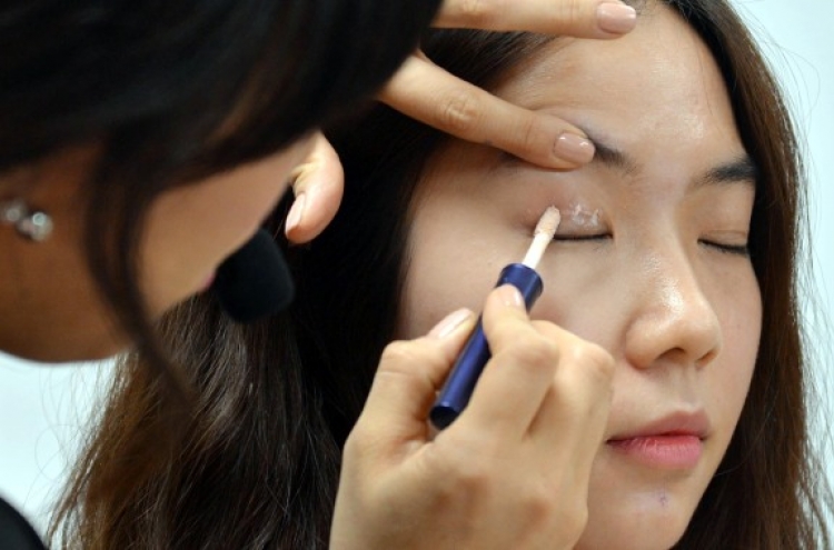 Teen makeup: No longer taboo in Korea