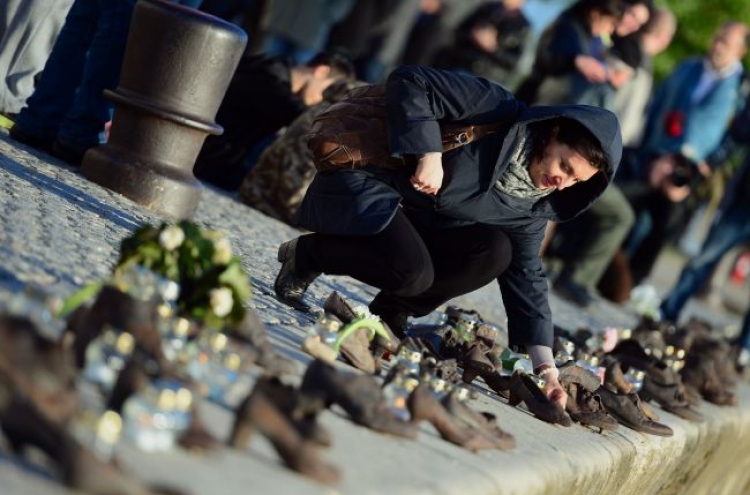 Hungary remembers Holocaust amid Jewish boycotts, protests