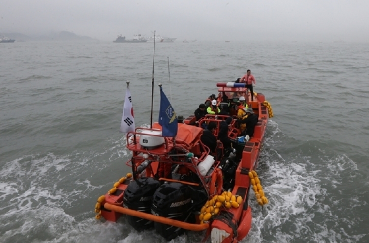 [Ferry Disaster] Search resumes for missing in sunken ferry