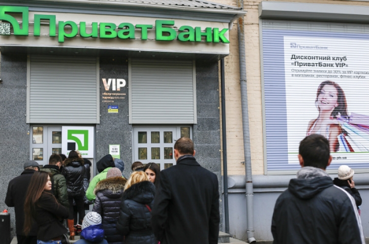 Russia closes 4 Ukrainian banks in Crimea amid integration push