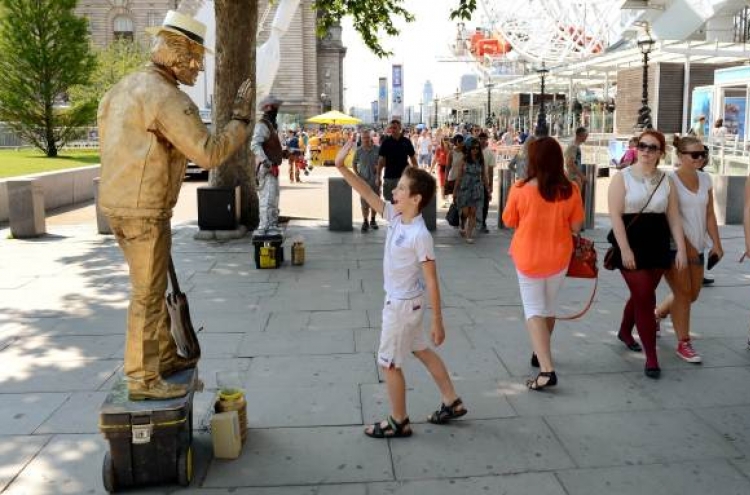 London looks to give voice to muted buskers