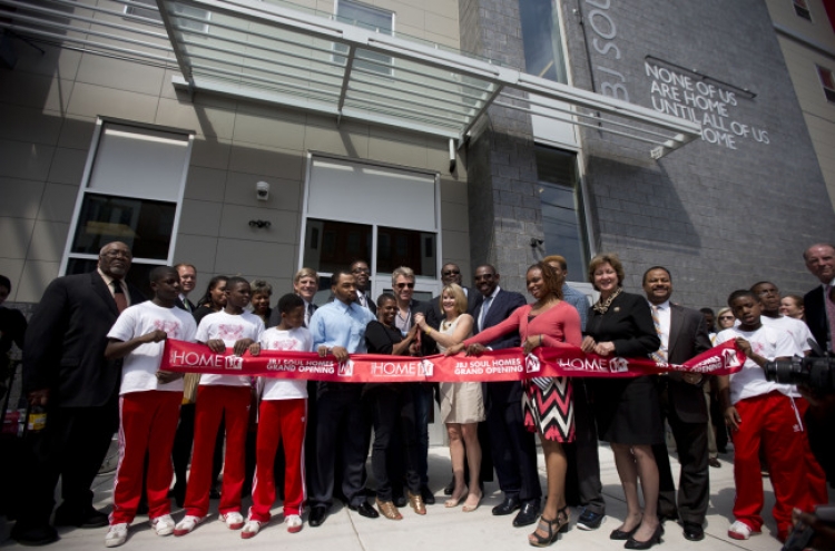 Bon Jovi helps open, fund low-income housing in Philly