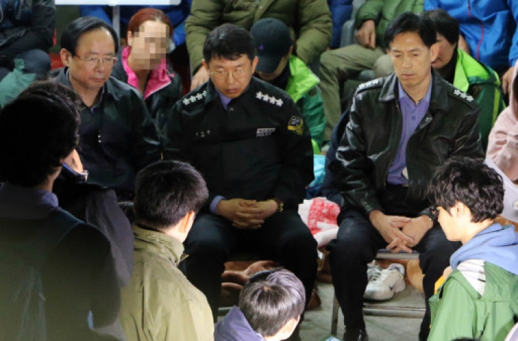[Ferry Disaster] Tragedy brings Korea to a standstill
