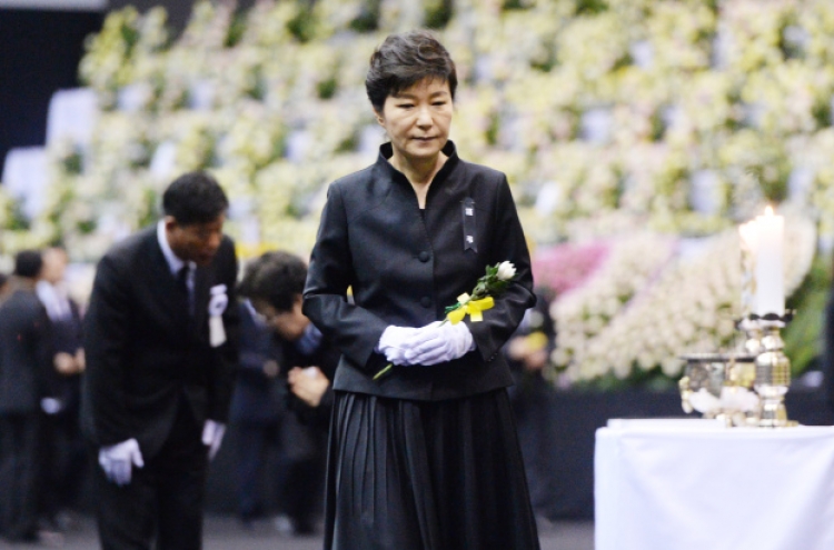 [Ferry Disaster] Park offers apology, proposes to launch new ministry on safety affairs