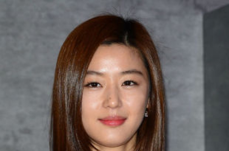 Jun Ji-hyun donates 100 million won to ferry disaster victims