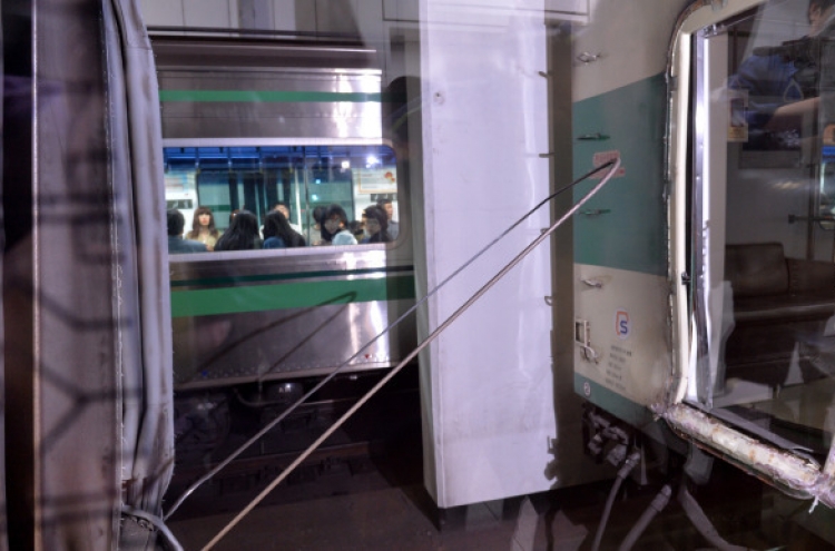 Seoul Metro CEO resigns over train collision