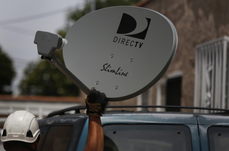 AT&T buys DirecTV for $50b
