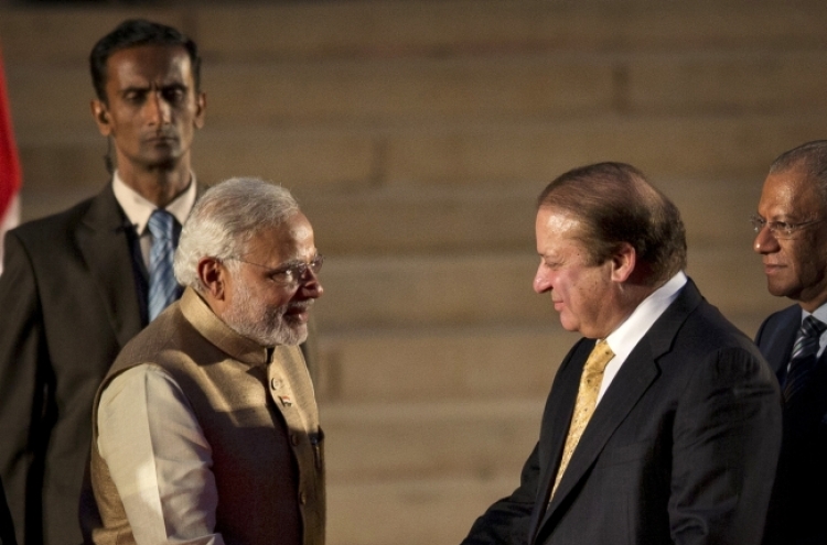 India P.M. Modi meets with Pakistan’s Sharif
