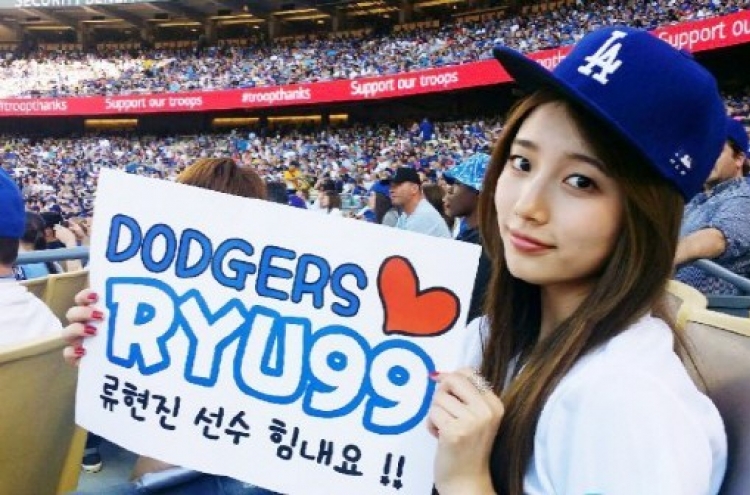 Miss A’s Suzy cheers for LA Dodgers’ Ryu Hyun-jin