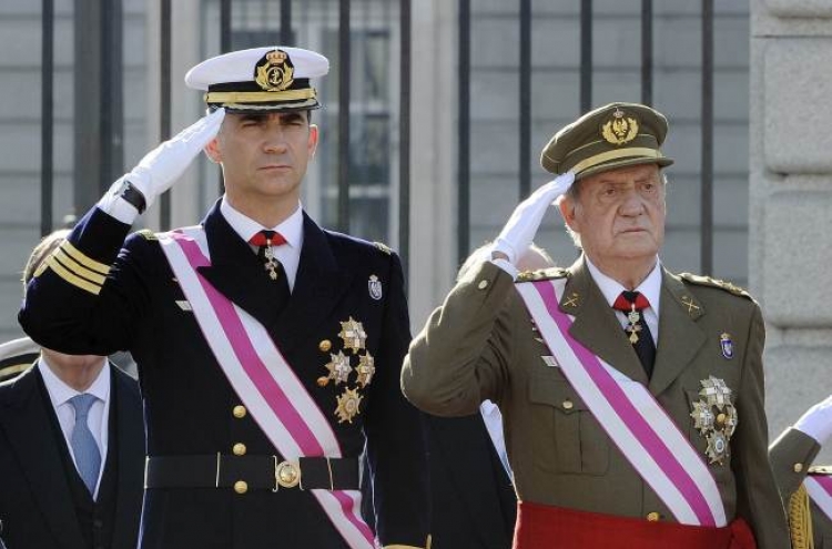 Spain’s royals look to new king, queen