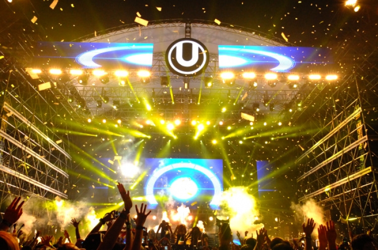 [Herald Review] Fiery performances electrify Ultra Music Festival