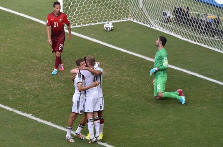 [World Cup] Mueller scores 3, Germany routs Portugal 4-0
