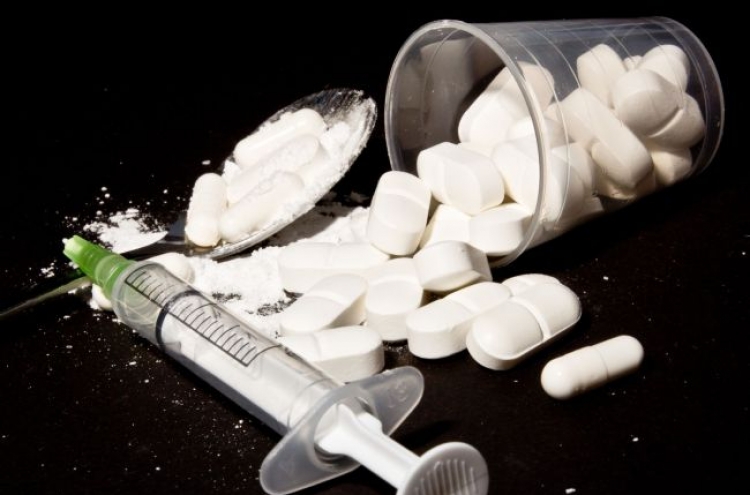 U.S. experts seek to expand use of addiction drug