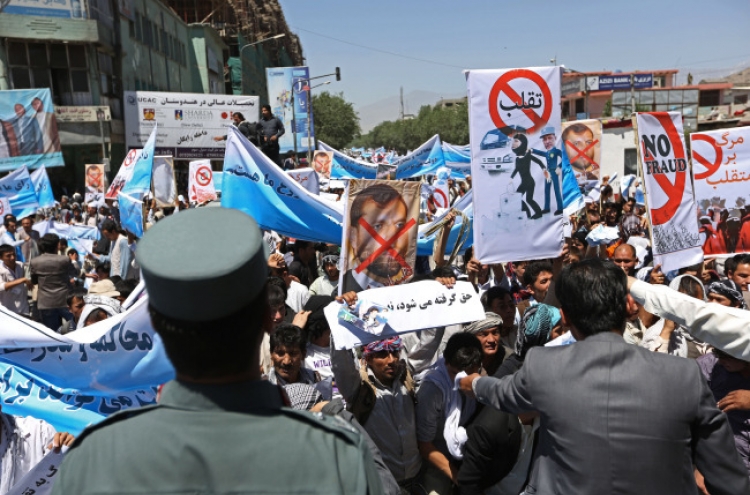 Hundreds protest alleged fraud in Afghan presidential election