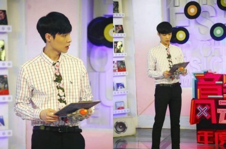 EXO’s Lay to debut as emcee on Chinese music program
