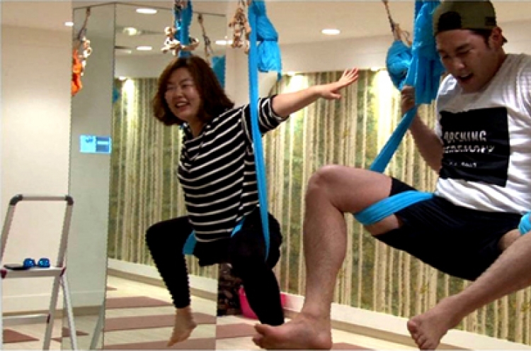 Super Junior Kangin tries flying yoga