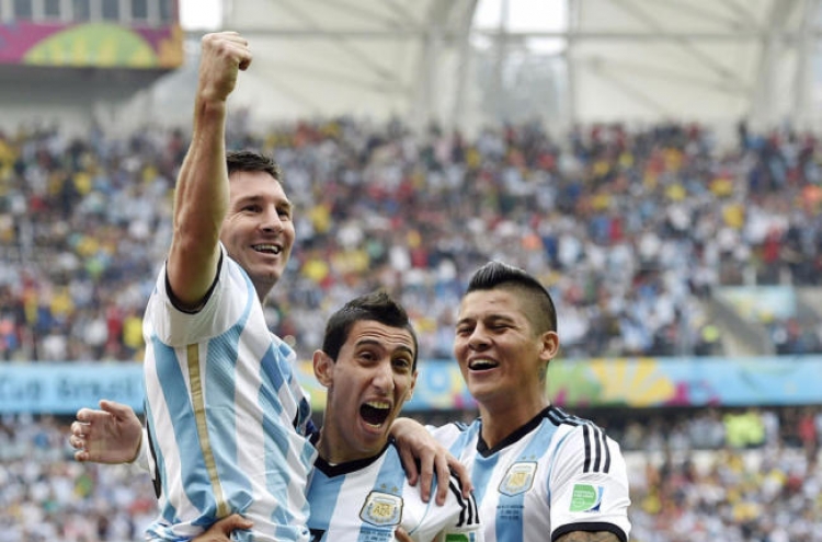 [World Cup] Messi scores 2 as Argentina beats Nigeria 3-2
