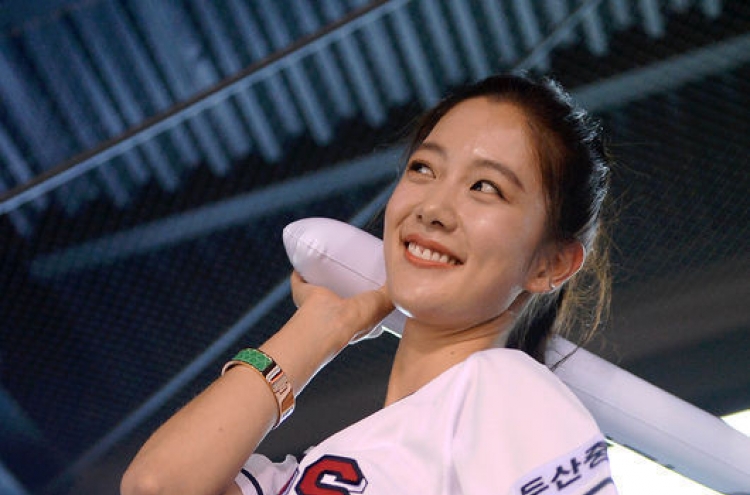Clara supports baseball team in sexy style