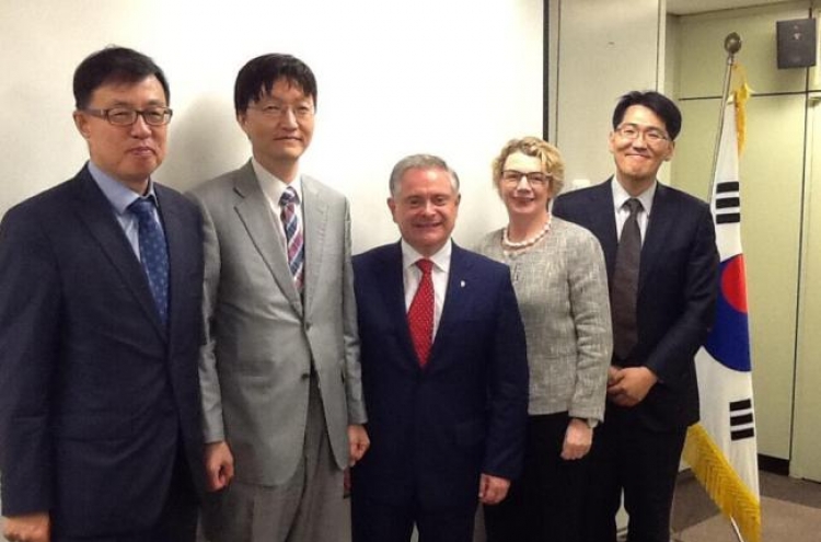Senior Irish ministers talk public sector reform in Seoul
