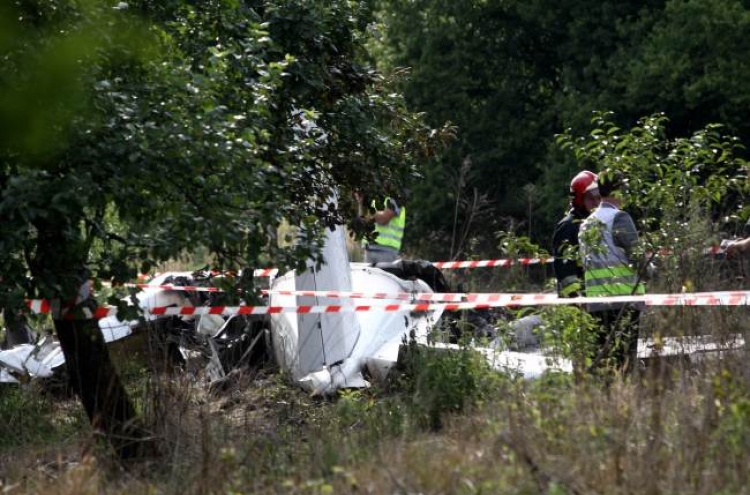 11 die in plane crash in Poland