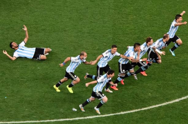 Argentina faces Germany in final