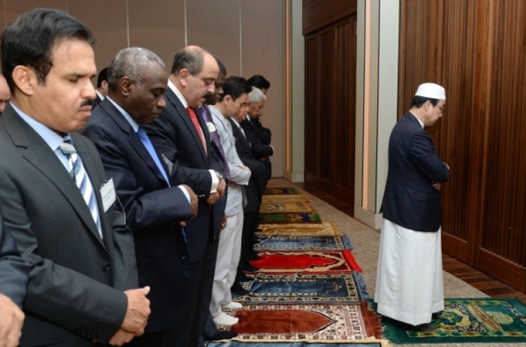 Envoys from Islamic countries break fast with MOFA