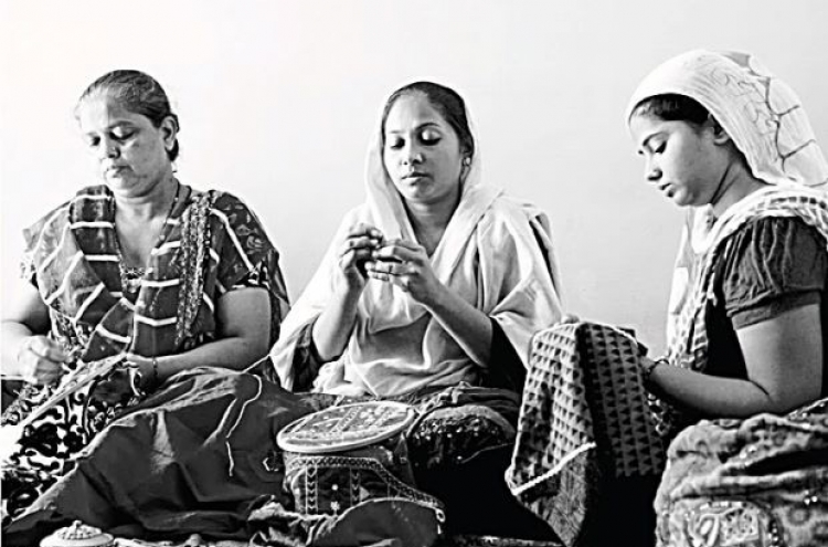 Mumbai’s marginalized mums sewn up by Colours of India