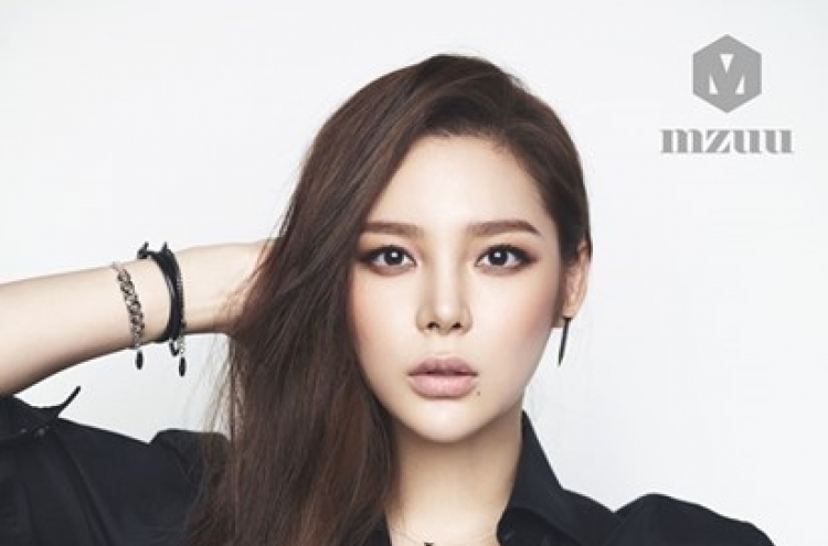 Park Si-yeon’s jewelry ad